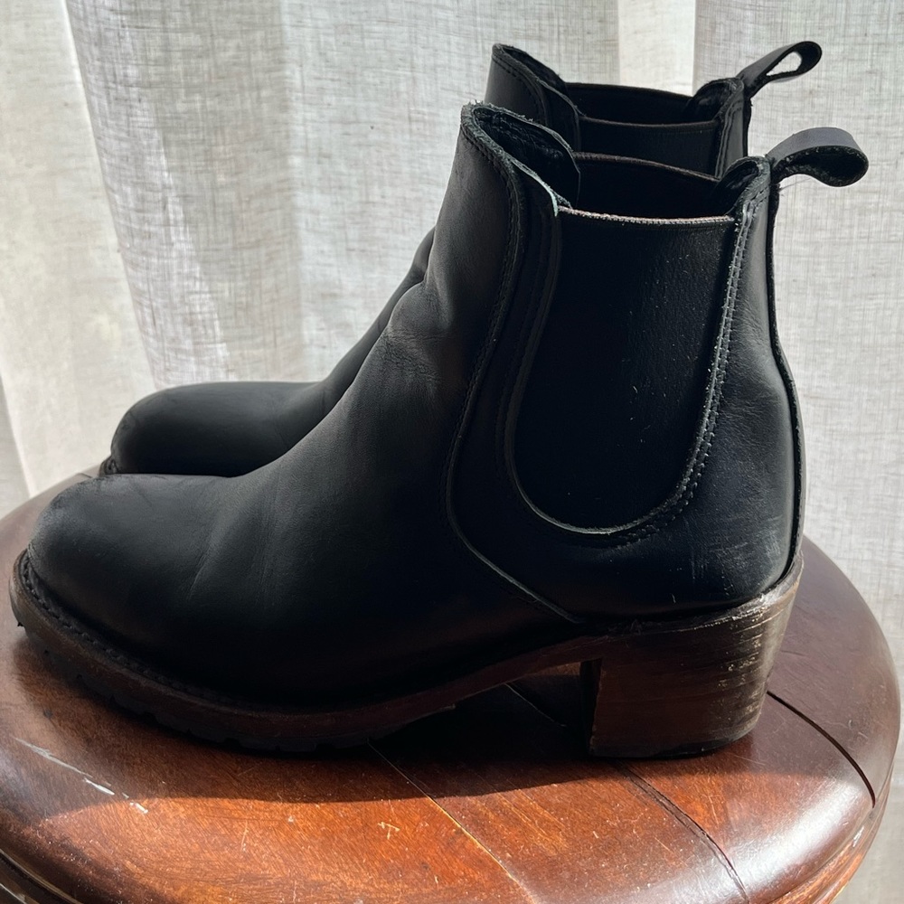 Women’s Redwing Heritage Boot: Herriot. Black Leather Boot With Wooden Heel